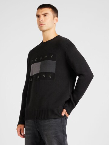 Tommy Jeans Sweater in Black: front