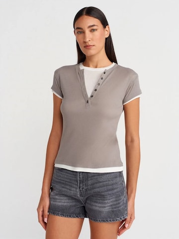 Dilvin Shirt in Grijs: voorkant