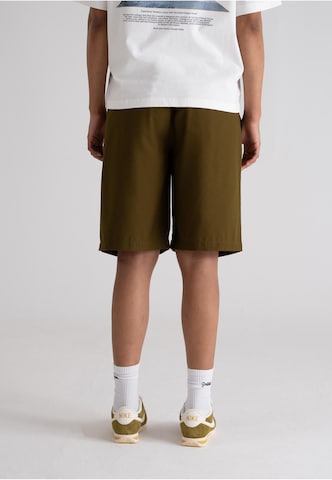 Regular Pantalon Prohibited en vert