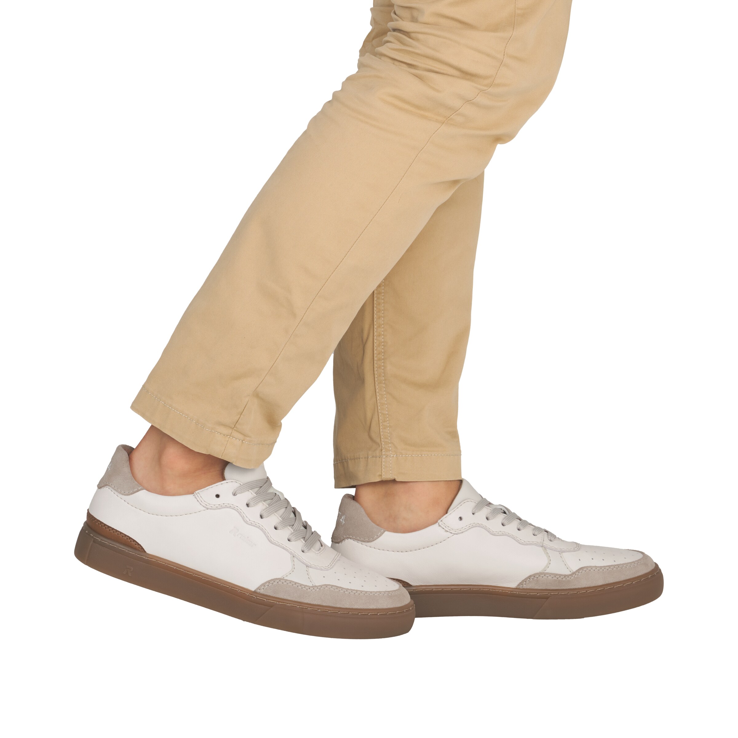 Baskets basses Rieker en blanc : devant