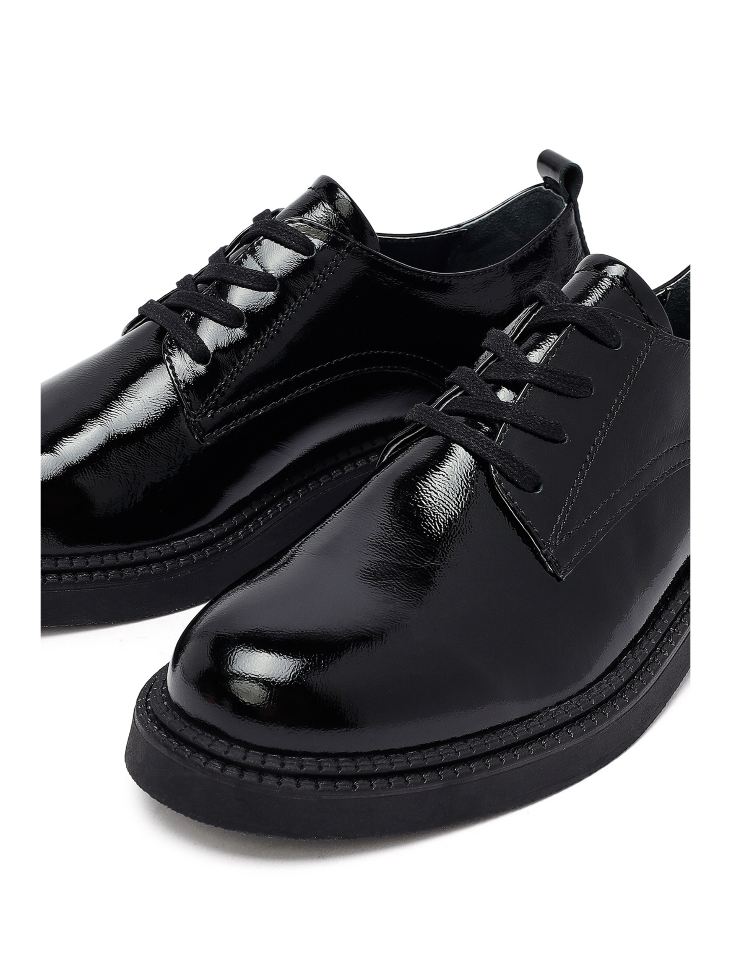 Scarpa stringata di Derimod in nero