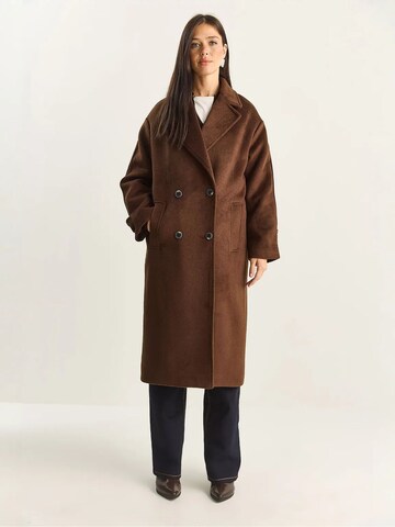 Bianco Lucci Tussenmantel in Bruin: voorkant