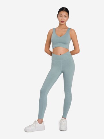 OCEANSAPART - Skinny Pantalón deportivo 'Dahlia' en gris