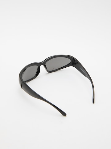 Pull&Bear Sonnenbrille in Schwarz