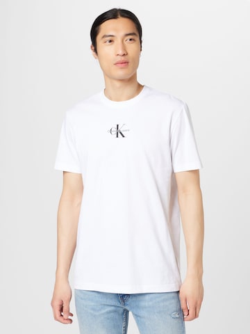 T-Shirt Calvin Klein Jeans en blanc : devant