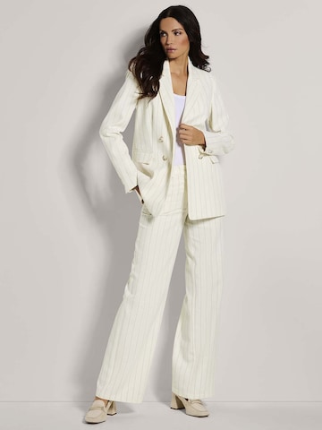 MADELEINE Blazers in Wit