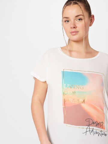 ONLY Carmakoma - Camiseta 'KETTY' en blanco