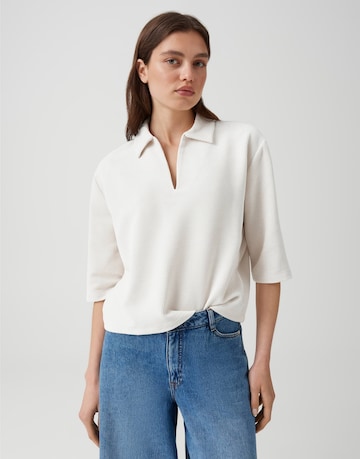 Tricou 'Gicky' de la OPUS pe bej: față