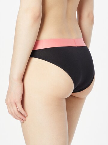 Slip de la Superdry pe negru