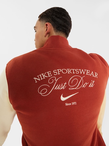 Nike Sportswear Φθινοπωρινό και ανοιξιάτικο μπουφάν 'VARSITY' σε πορτοκαλί