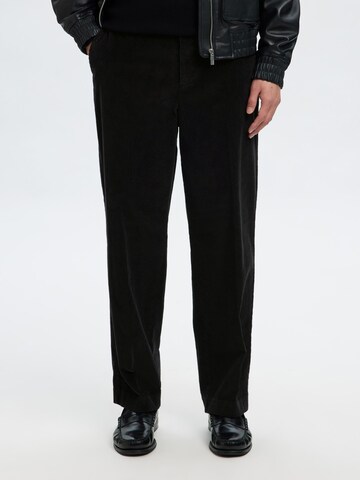 SELECTED Loose fit Pants in Black: front