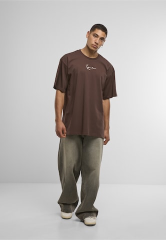 Karl Kani - Camiseta 'Essential' en marrón