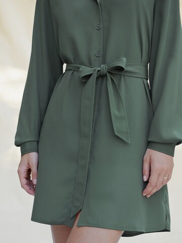 Robe 'Pia' A LOT LESS en vert