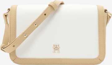 TOMMY HILFIGER Crossbody Bag 'ESSENTIAL' in White: front