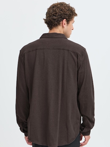 Casual Friday - Ajuste regular Camisa 'CFARKAN' en marrón