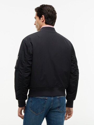 TOMMY HILFIGER Jacke in Schwarz