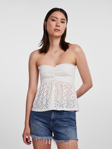 PIECES Top 'LUCA' in White: front