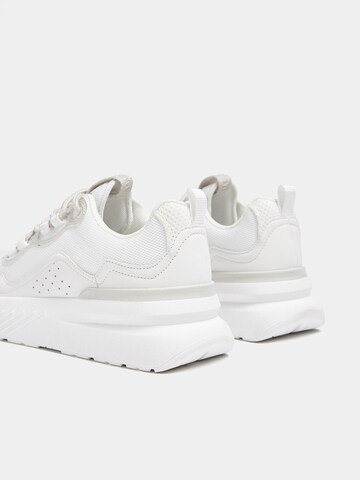 Baskets basses Pull&Bear en blanc