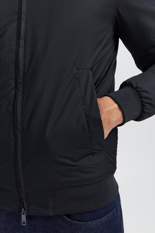 Casual Friday Outdoorjacke in Schwarz