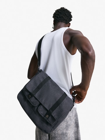 Messenger Bershka en noir