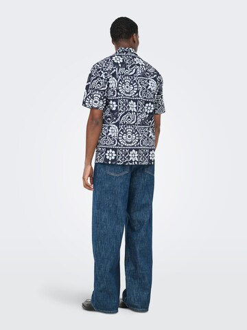 Coupe regular Chemise 'ONSWHITE' Only & Sons en bleu