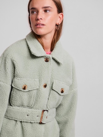 Veste mi-saison 'Fernanda Selma' PIECES en vert