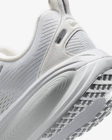 NIKE Running Shoes 'Vomero 18' in White