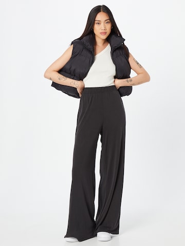 Urban Classics Wide leg Trousers in Black