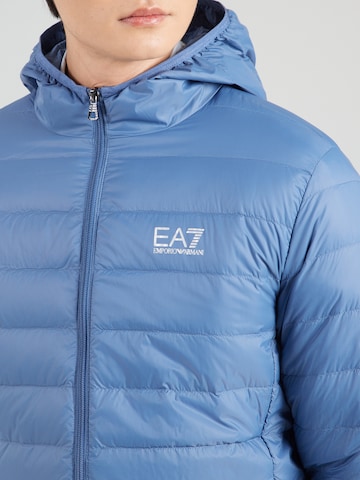 Geacă de primăvară-toamnă de la EA7 Emporio Armani pe albastru