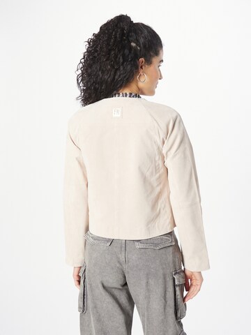 FREAKY NATION - Chaqueta de entretiempo 'Lovely' en blanco