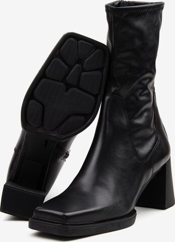 VAGABOND SHOEMAKERS حذاء للكاحل 'EDWINA' بلون أسود