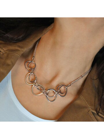 Steuer Necklace in Gold: front