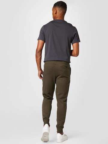 Effilé Pantalon Lyle & Scott en vert