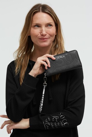 Soccx Wallet in Black: front