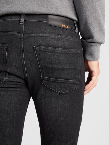 BOSS Regular Jeans in Zwart