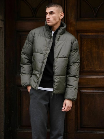 Giacca di mezza stagione ' Puffer Jacket ' di TEESHOPPEN in verde