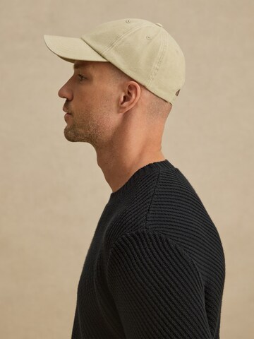 DAN FOX APPAREL Кепка 'Denny' в Бежевый