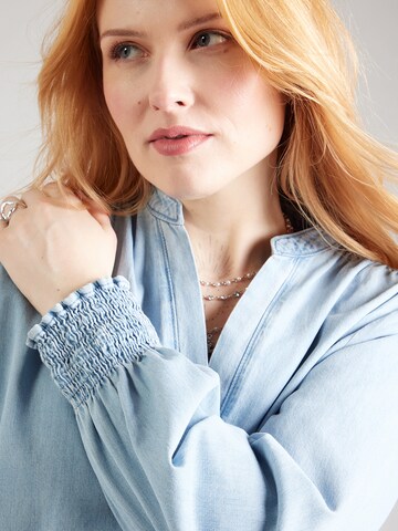 mėlyna ONLY Carmakoma Palaidinė 'CARMETTA'