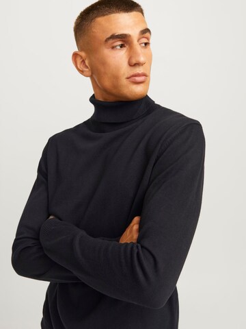 Pulover 'JJEBasic' de la JACK & JONES pe negru: față