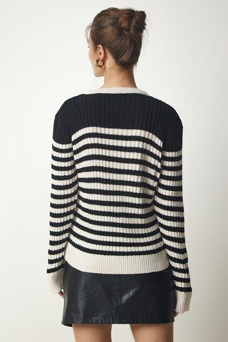 Happiness İstanbul Neuletakki värissä musta