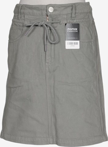 Closed Skirt in XS in Green: front