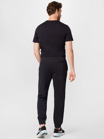 Tapered Pantaloni de la Nike Sportswear pe negru
