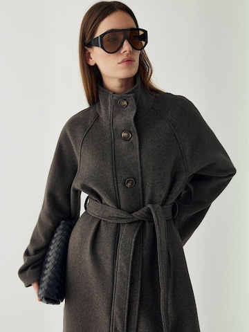 Cappotto di mezza stagione ' N-Marcie ' di Noella in marrone