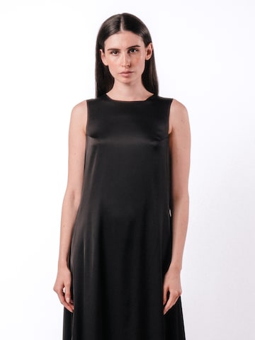 IORGONI - Vestido 'La Fontaine Dress' en negro
