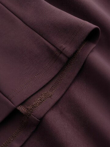 Noella Rok ' N-Madalinn ' in Rood