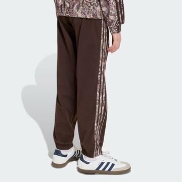 Loosefit Pantaloni 'Sst' di ADIDAS ORIGINALS in marrone