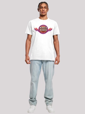 Maglietta 'DC Comics Wonder Woman Rainbow Logo' di F4NT4STIC in bianco
