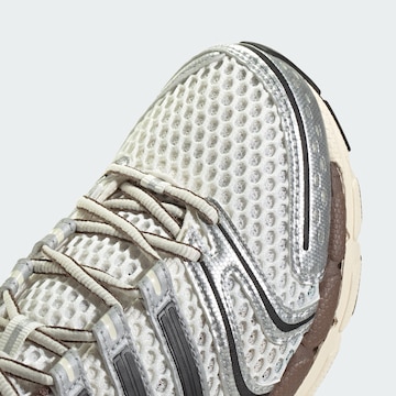 Sneaker bassa 'Adistar Control 5' di ADIDAS ORIGINALS in bianco