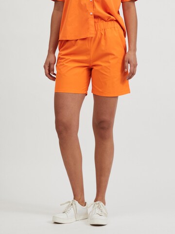 regular Pantaloni con pieghe 'Katan' di VILA in arancione: frontale