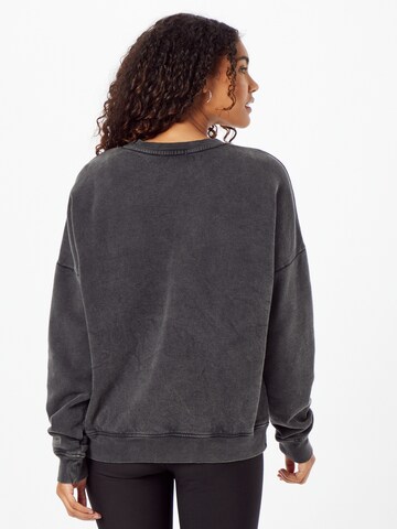 BE EDGY Sweatshirt 'Jela' i svart